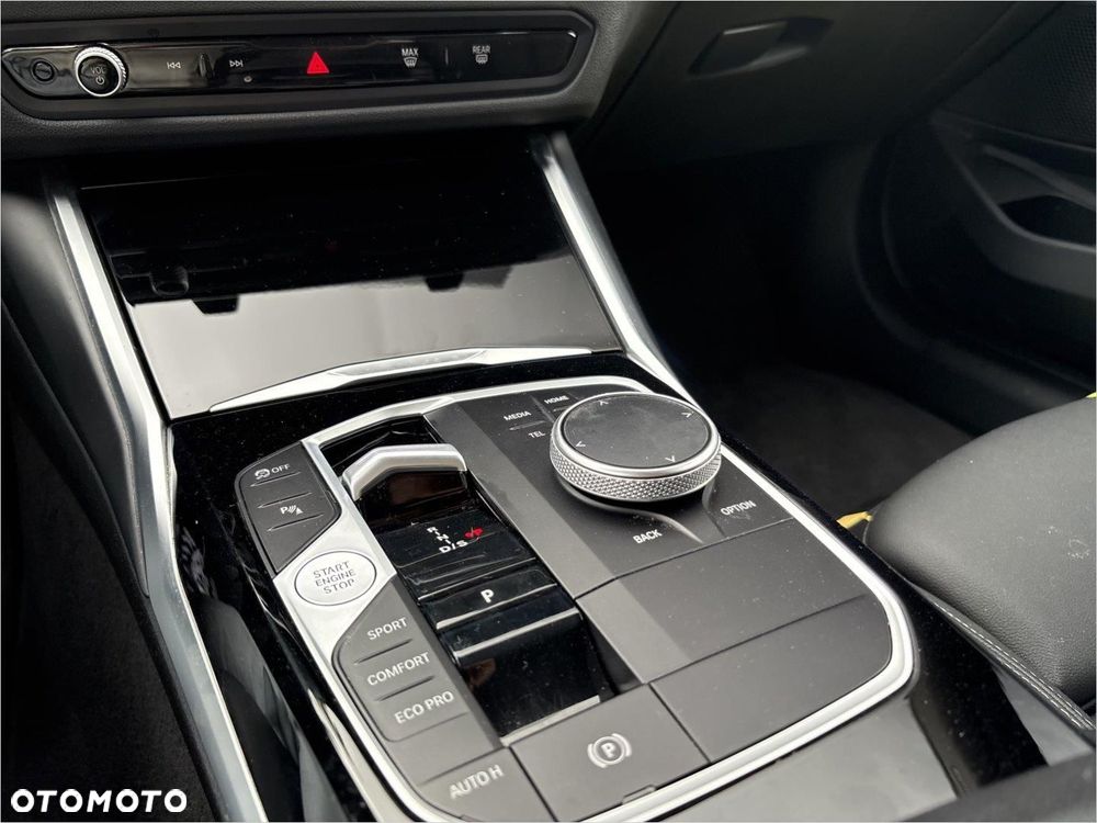 BMW Seria 3 318d MHEV - 19