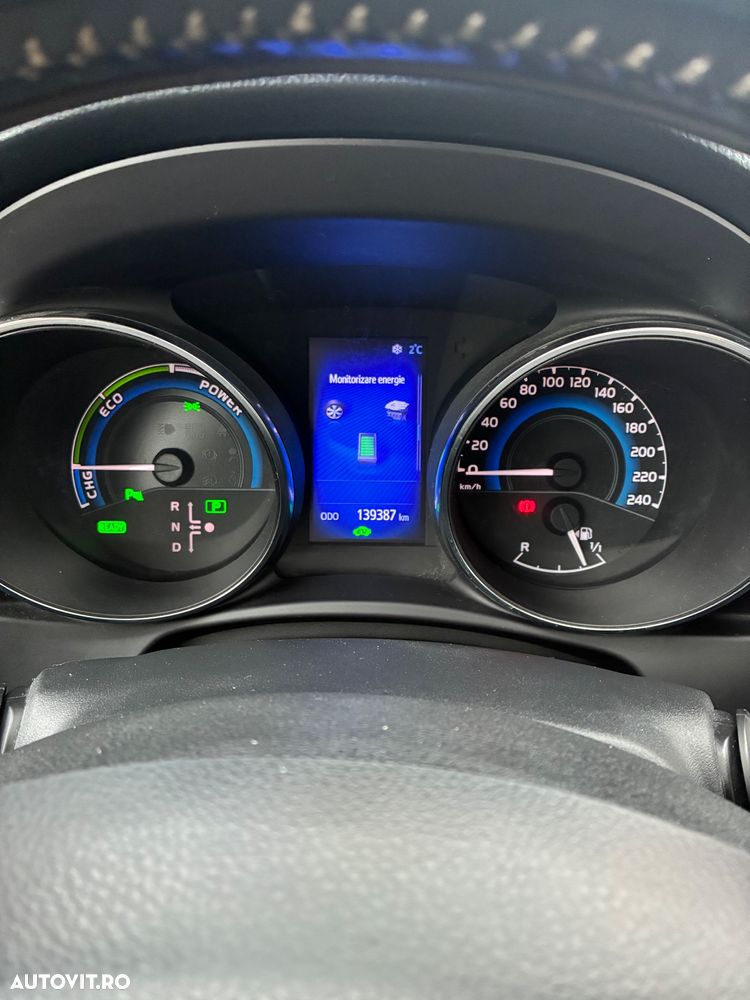 Toyota Auris 1.8 L VVT-i Sol + - 12