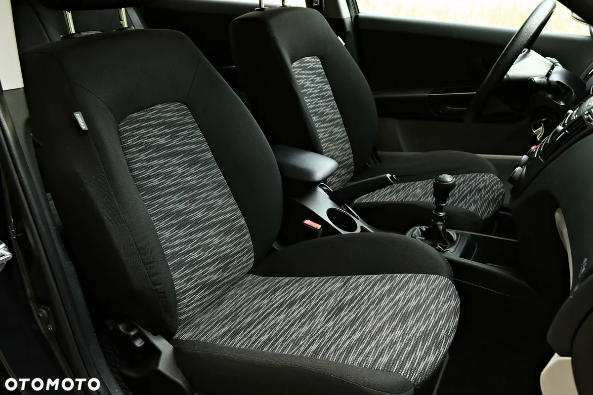 Kia Ceed - 32