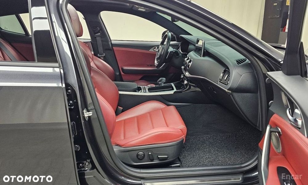 Kia Stinger - 25