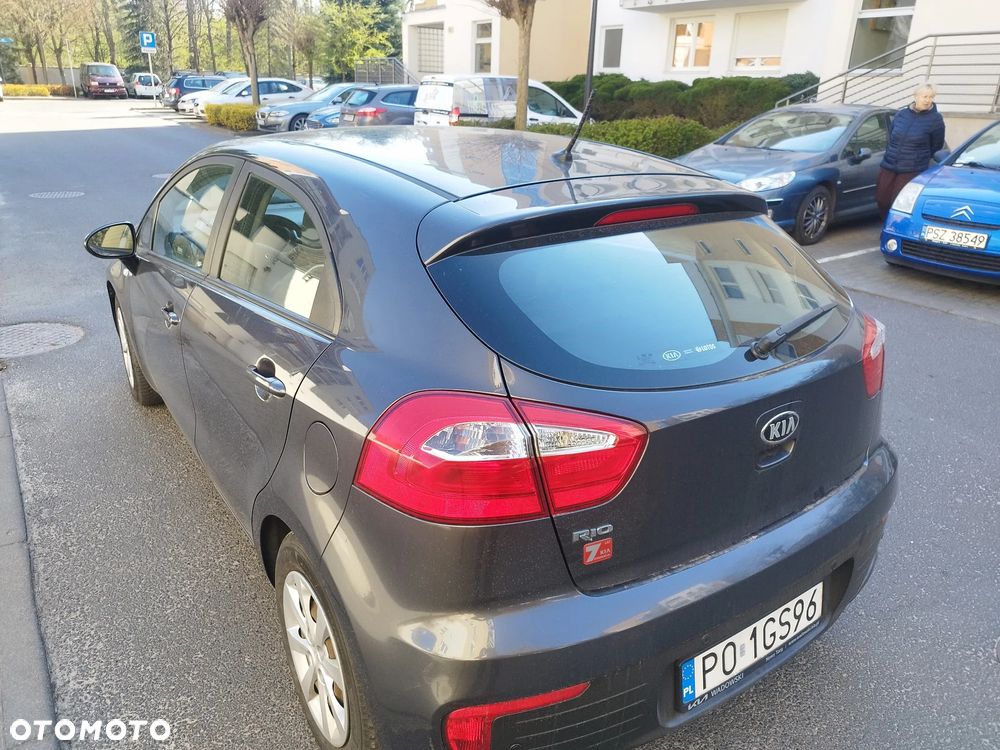 Kia Rio 1.2 L - 3