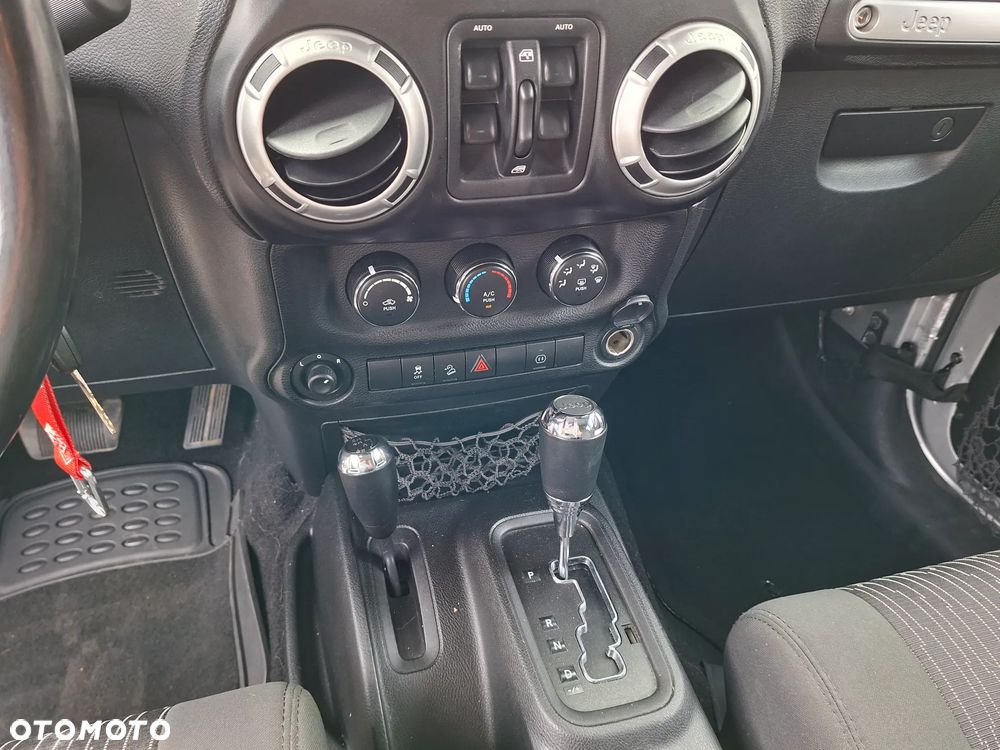 Jeep Wrangler Unlimited 3.6 Automatik Sahara - 12