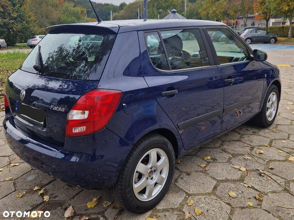 Skoda Fabia 2012 photo 3