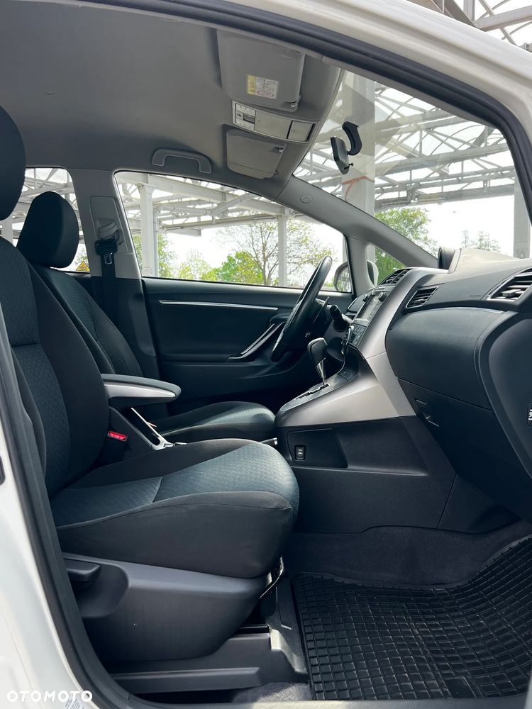Toyota Verso 2.2 D-CAT Premium 7os - 16