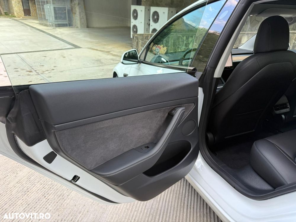 Tesla Model 3 Performance - 12