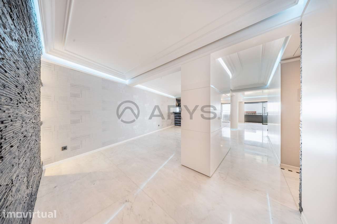 Apartamento T3+1 de Luxo | Primeira Linha de Mar - Grande imagem: 4/50