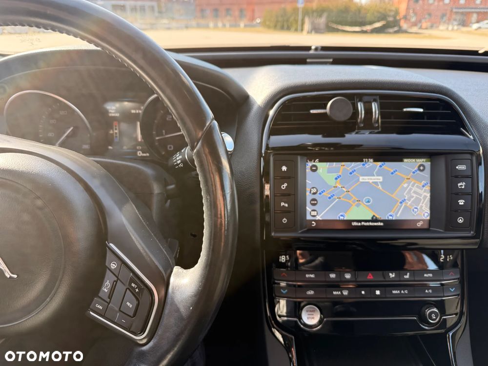 Jaguar XE 2.0 D Pure - 14