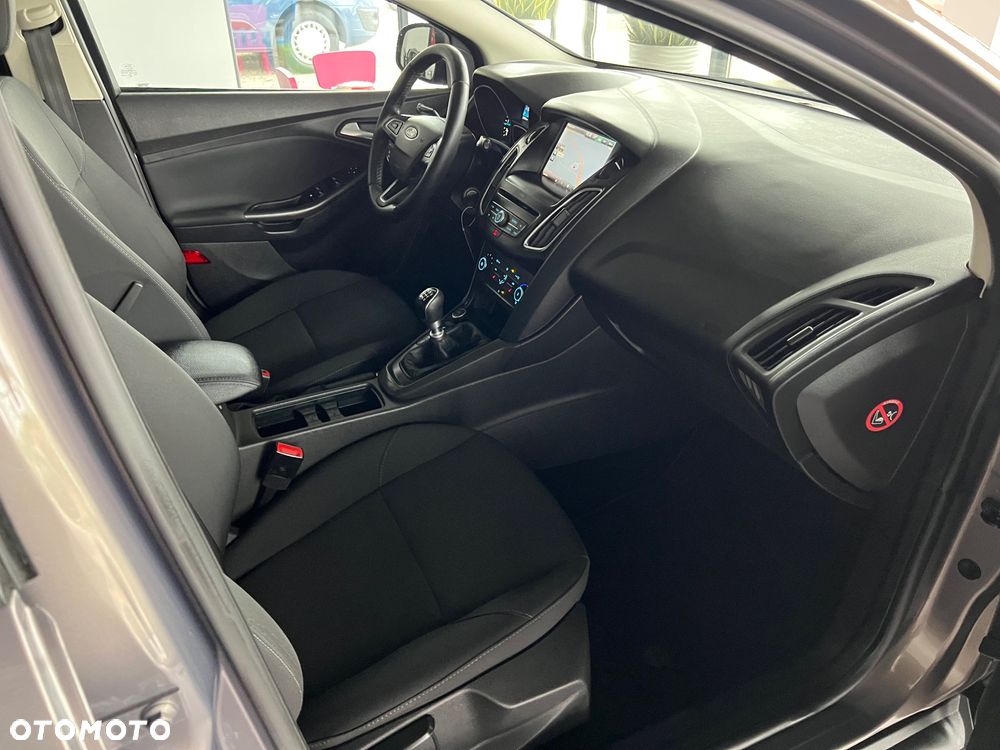 Ford Focus - 32