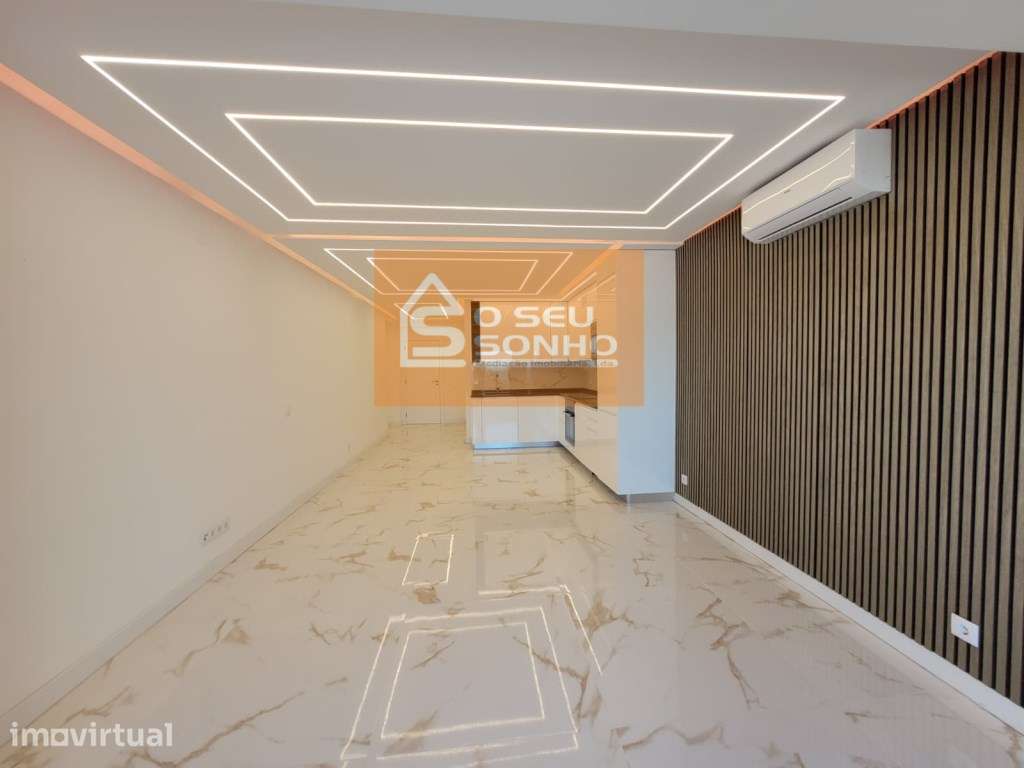 Apartamento T2 na Primeira Linha de Quarteira com Vista Mar - Grande imagem: 2/19