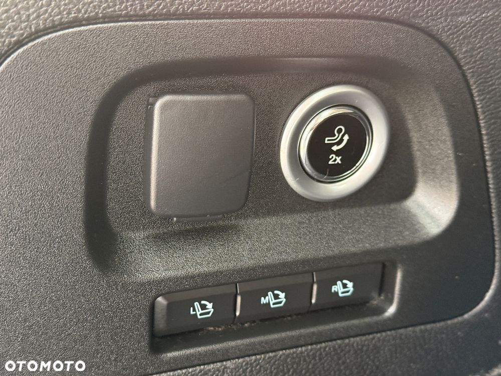 Ford S-Max 2.0 EcoBlue Titanium - 23
