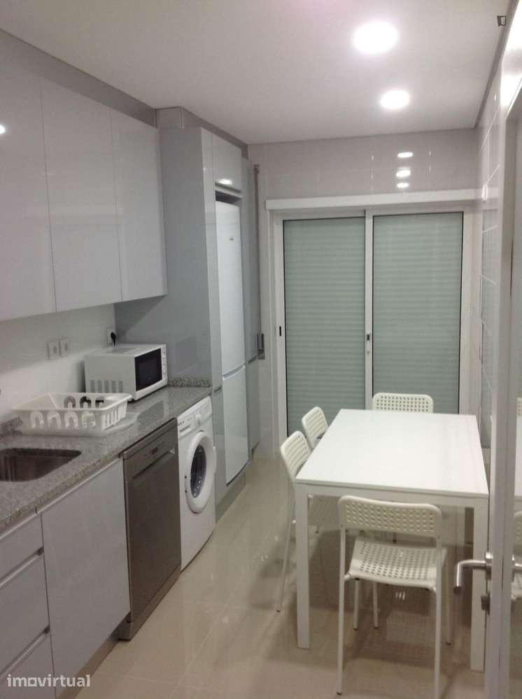 Quarto - localizado em Sé de Braga e São Lázaro Braga - Grande imagem: 2/11