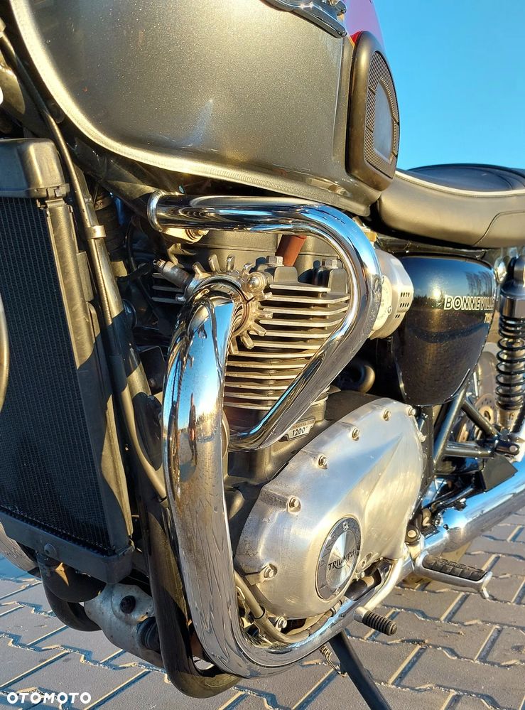 Triumph Bonneville - 34
