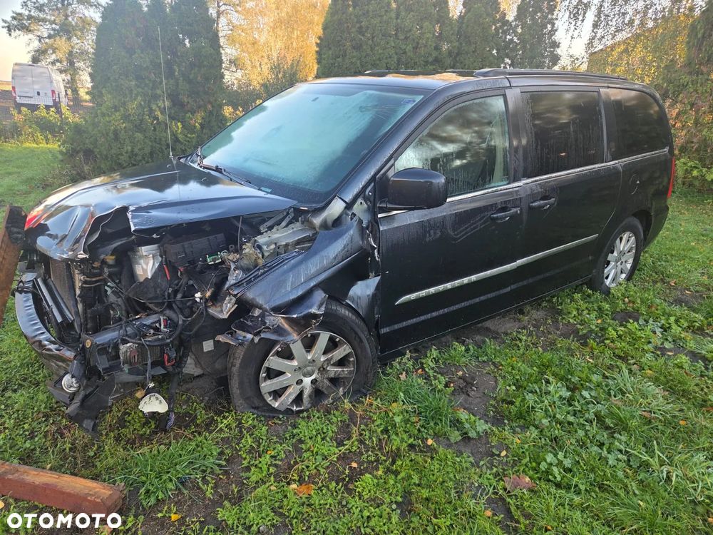 Chrysler Town & Country - 10