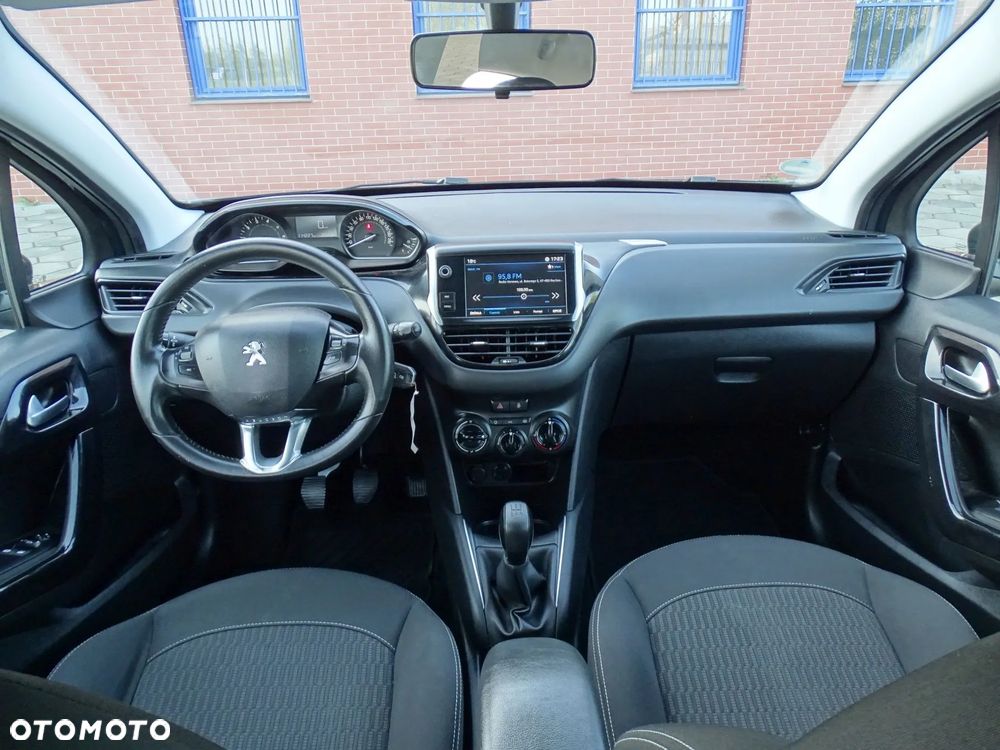 Peugeot 208 1.2 PureTech Style - 8