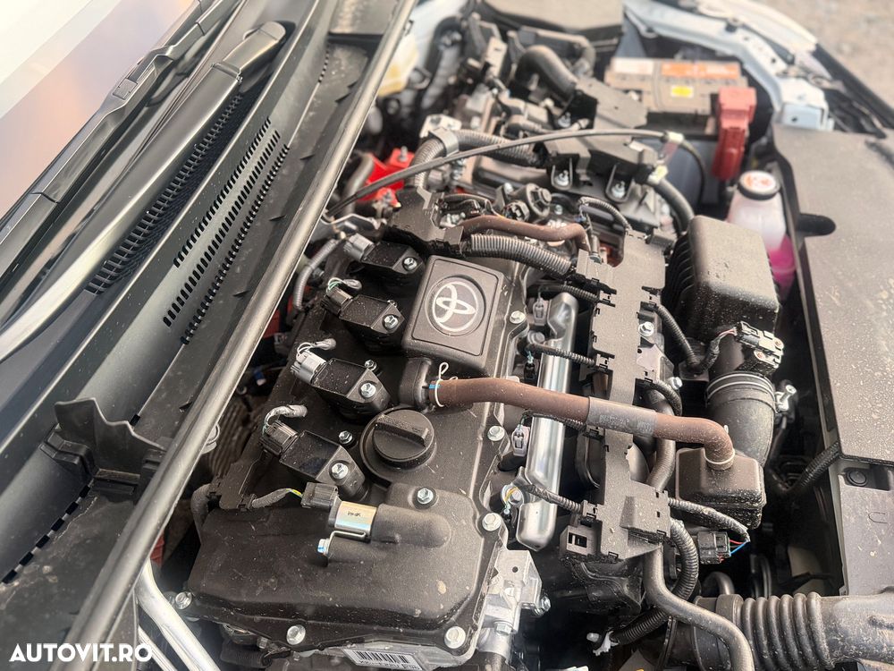 Toyota Corolla 1.8 HSD Business - 18