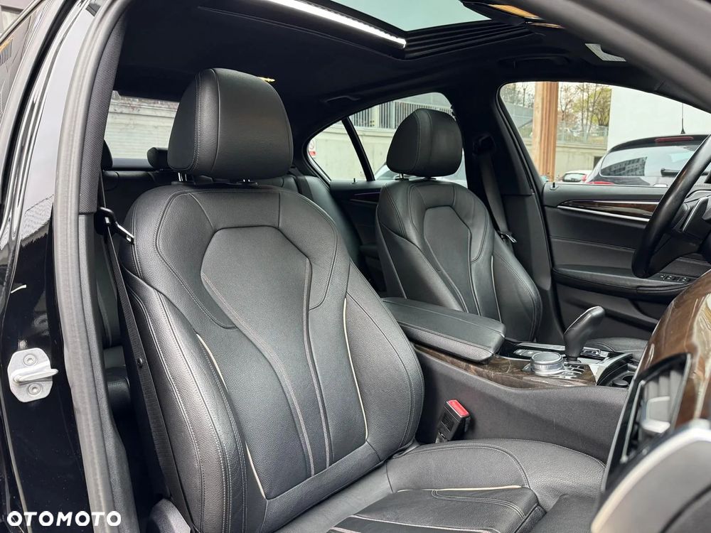 BMW Seria 5 530e - 19