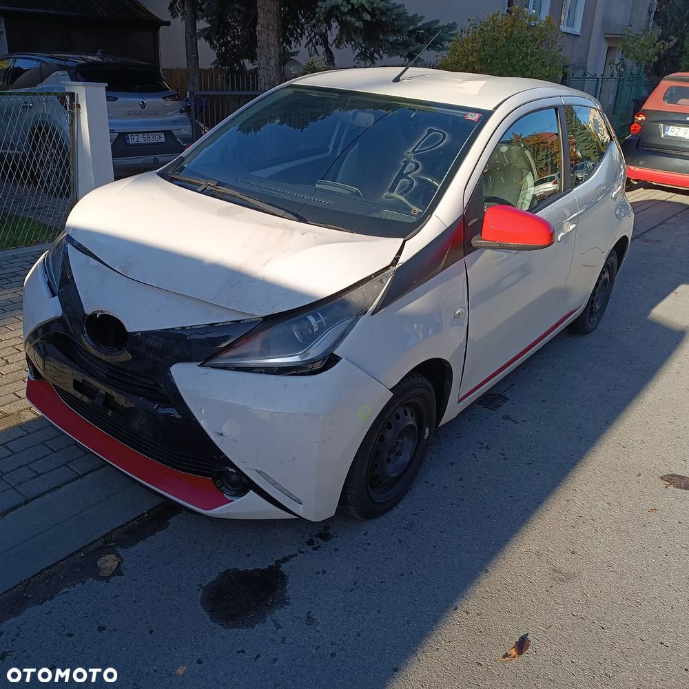 Toyota Aygo x-play Edition S+ - 2