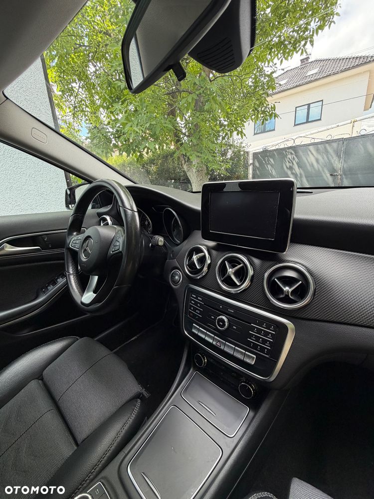 Mercedes-Benz GLA 180 7G-DCT - 3