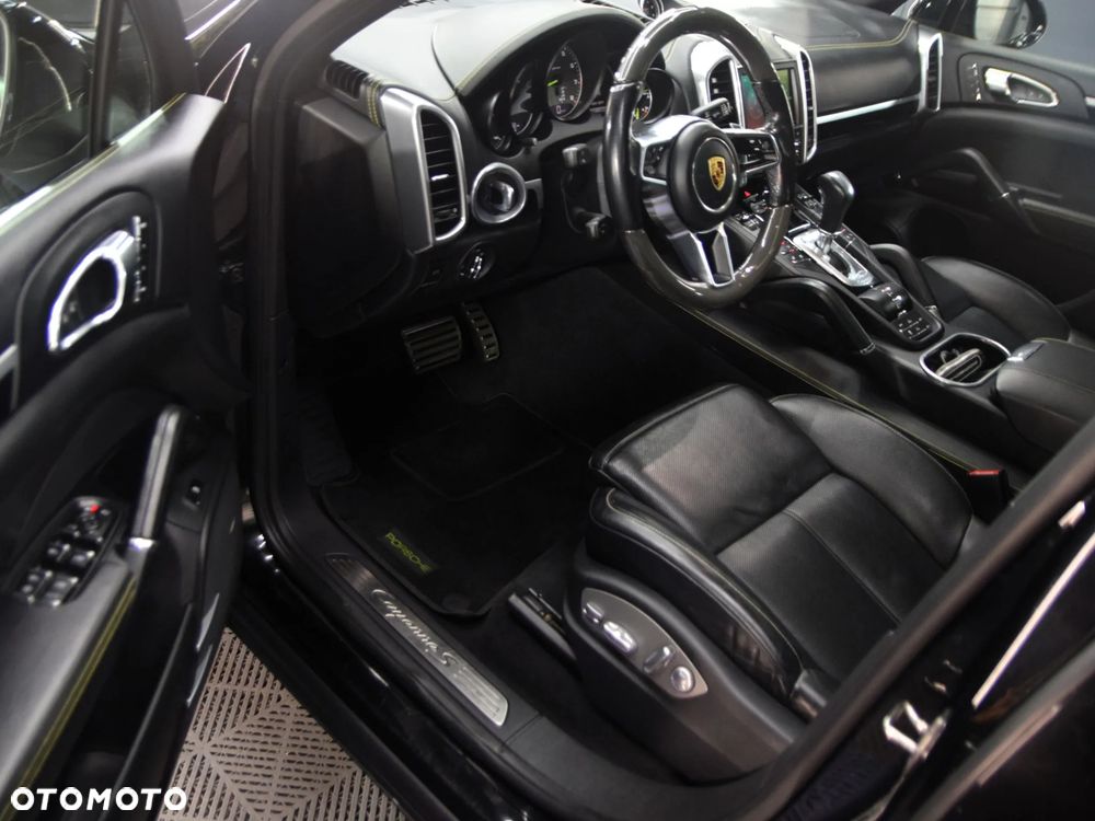 Porsche Cayenne S E-Hybrid Platinum Edition - 17
