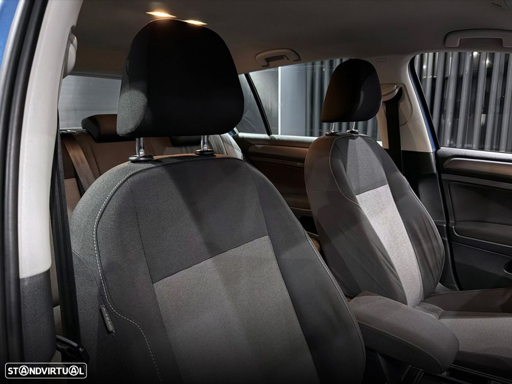 VW Golf 1.6 TDI Confortline - 29