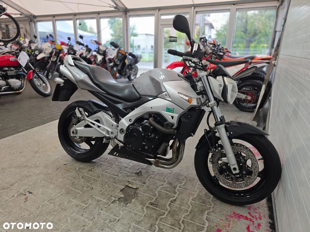 Suzuki GSR - 25