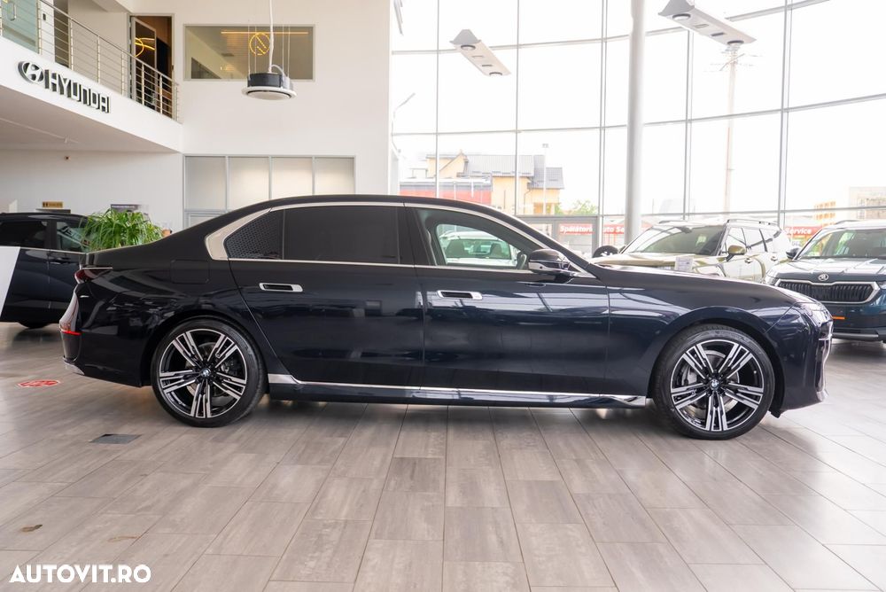 BMW Seria 7 740d xDrive MHEV - 11