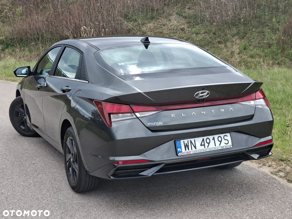 Hyundai Elantra 1.6 Smart CVT - 17