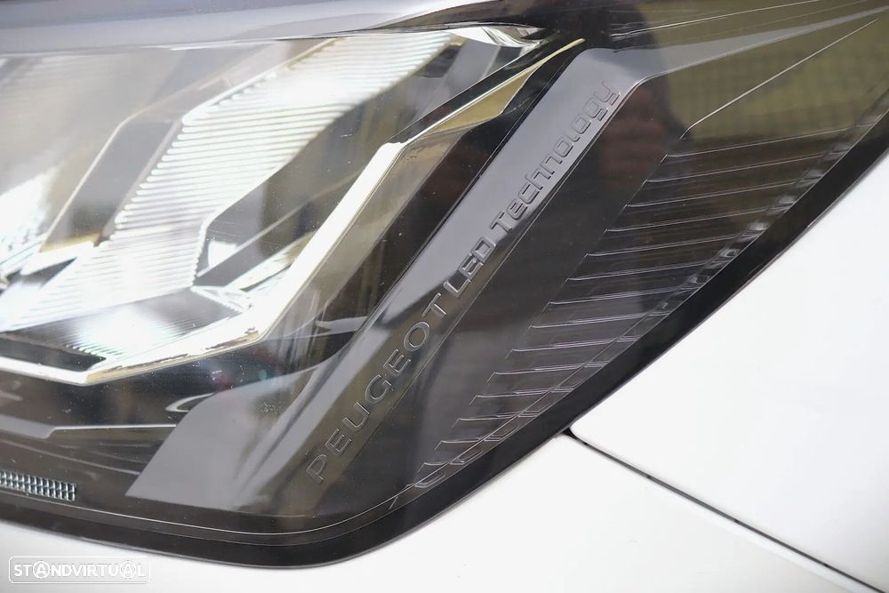 Peugeot 2008 1.2 PureTech Allure - 4