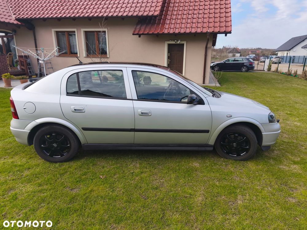 Opel Astra 1.6 NJoy - 9