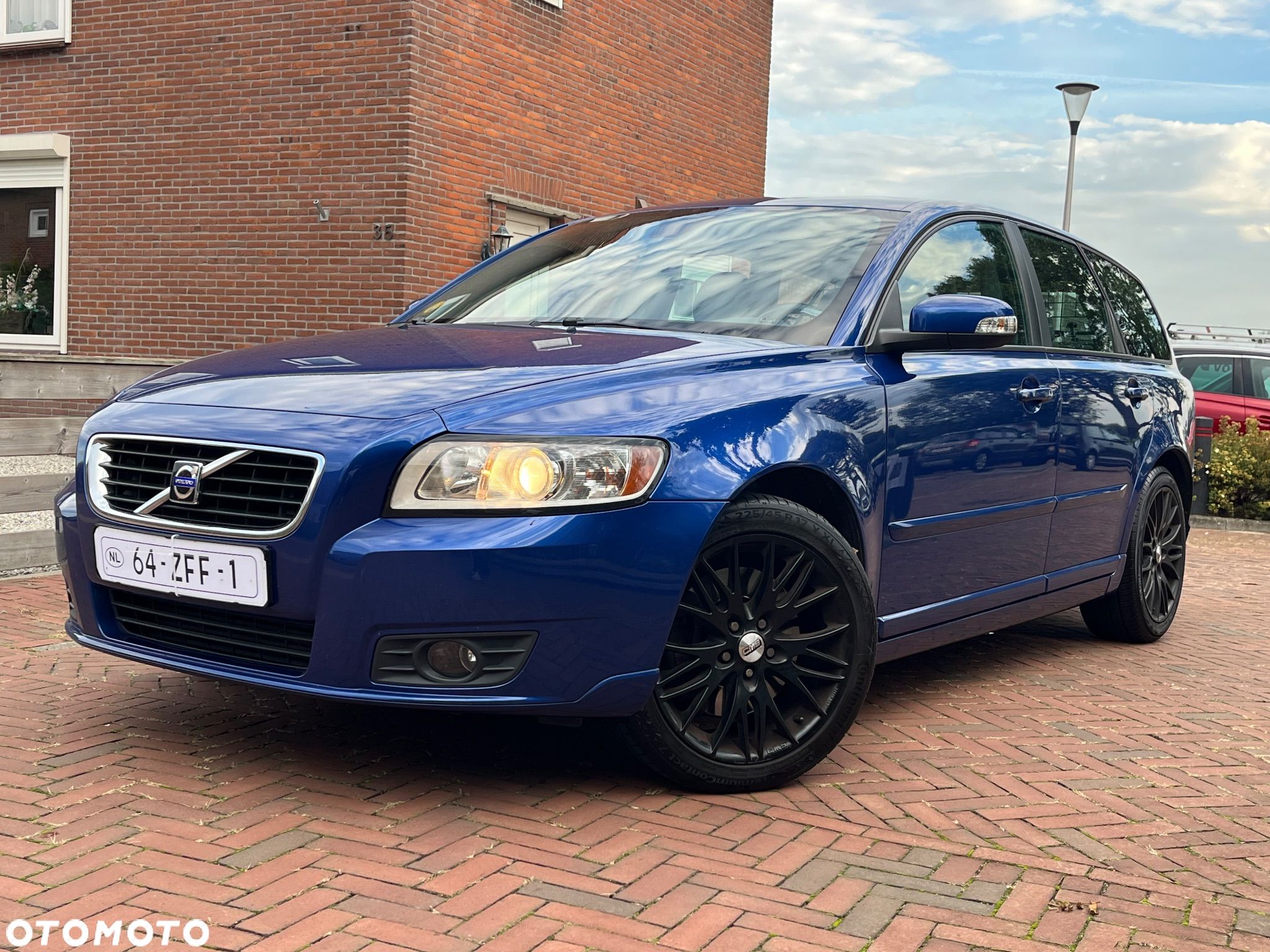 Volvo V50 D5 Momentum - 1