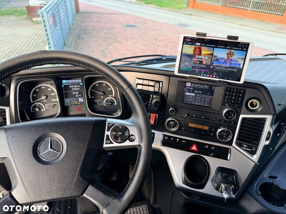 Mercedes-Benz ACTROS MP4 - 14