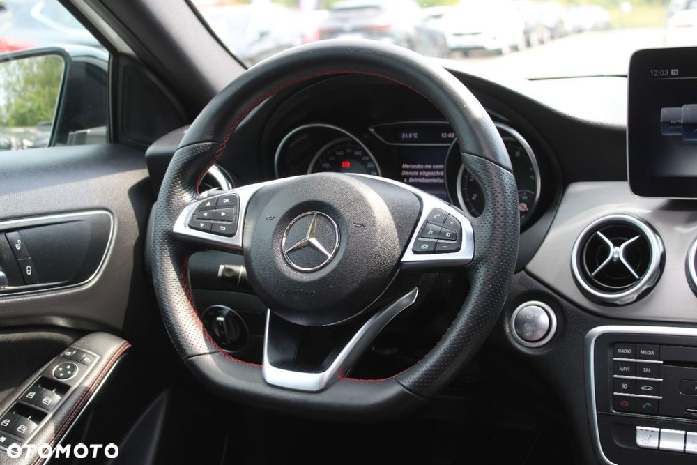 Mercedes-Benz GLA - 30