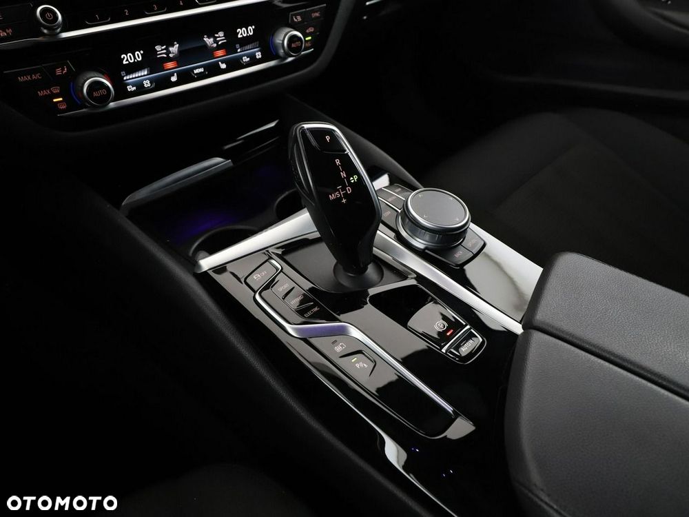 BMW Seria 5 530e - 29