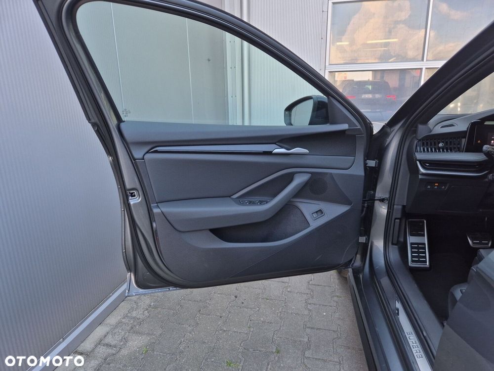 Skoda Superb 2.0 TSI Sportline DSG - 19