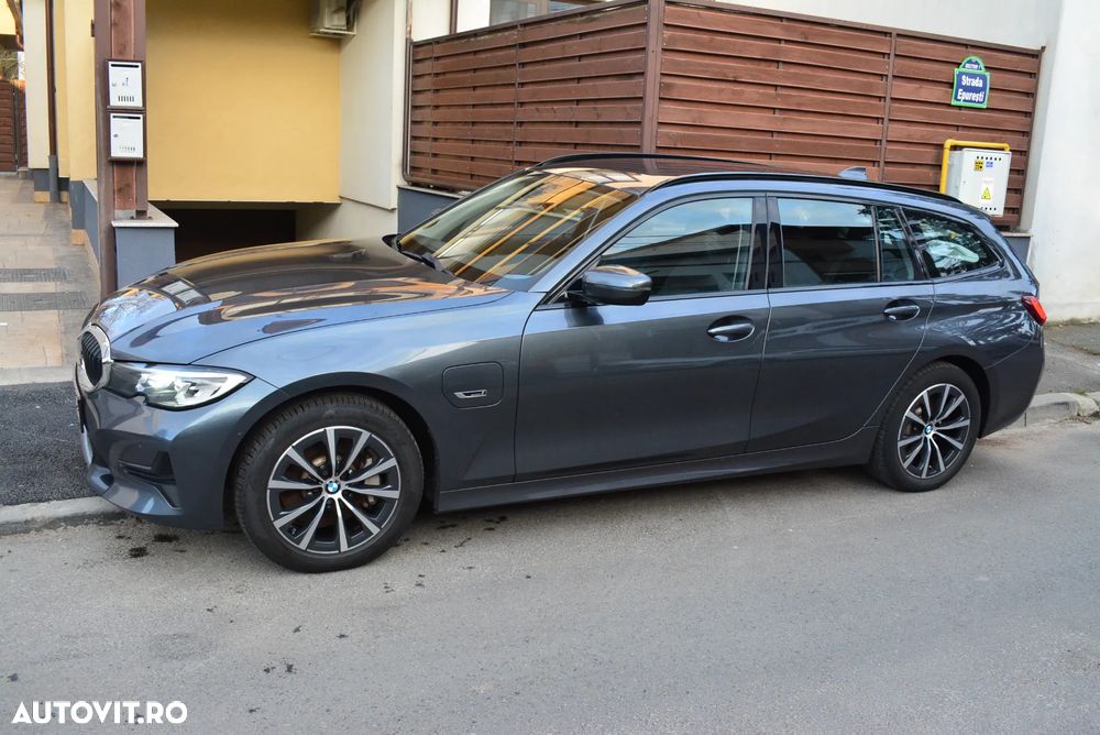 BMW Seria 3 330e Aut. Sport Line - 2