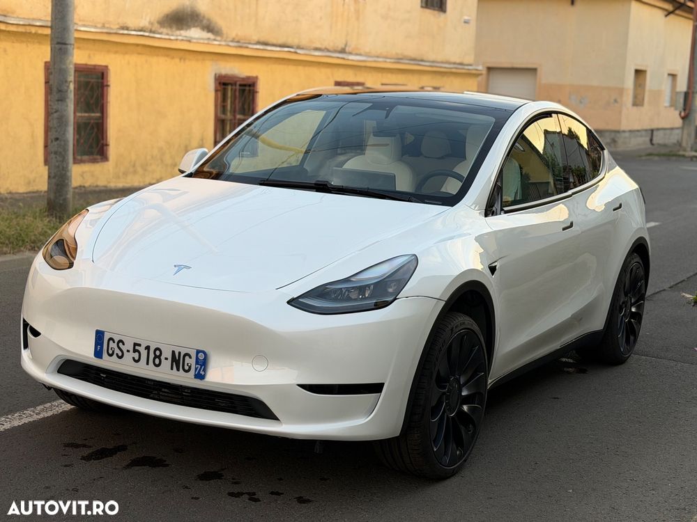 Tesla Model Y - 4