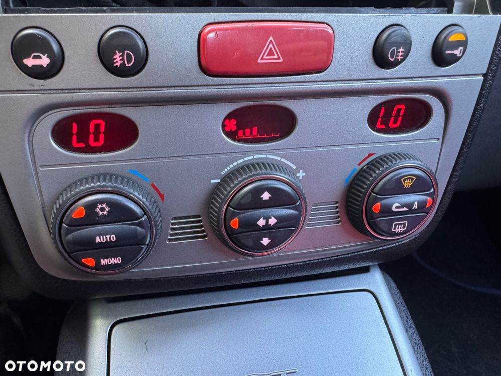 Alfa Romeo GT 1.9JTD 16V Impression - 13