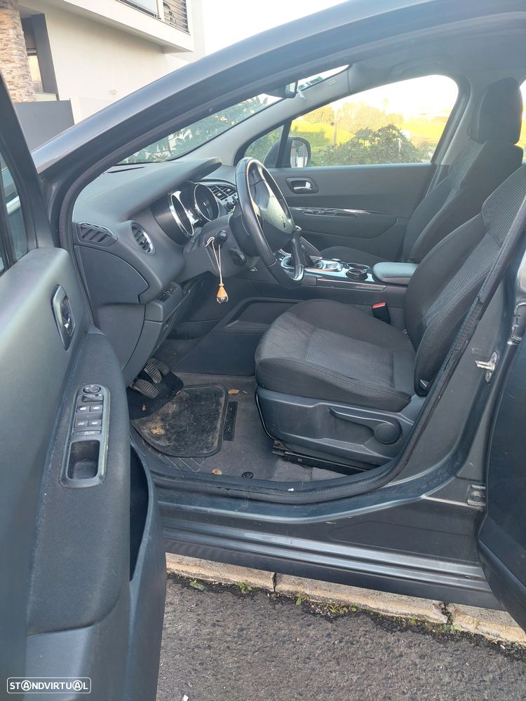 Peugeot 3008 1.6 HDi Executive - 17