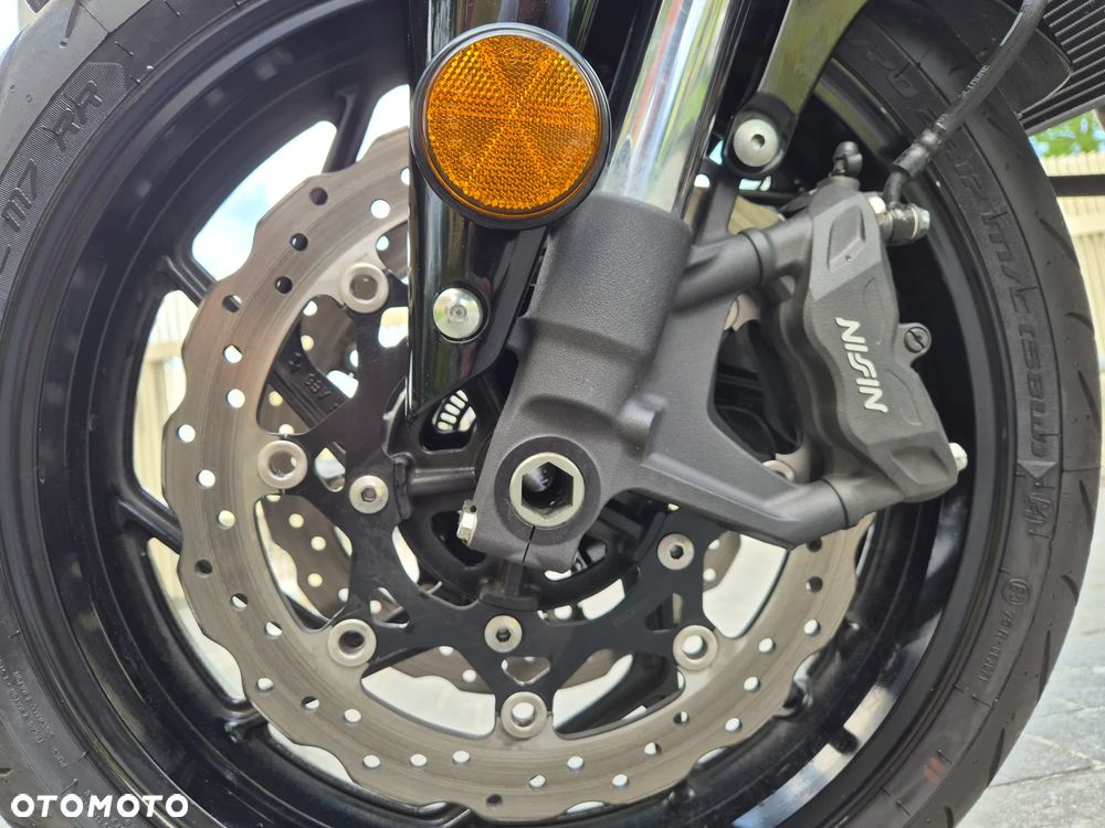 Suzuki GSX - 22