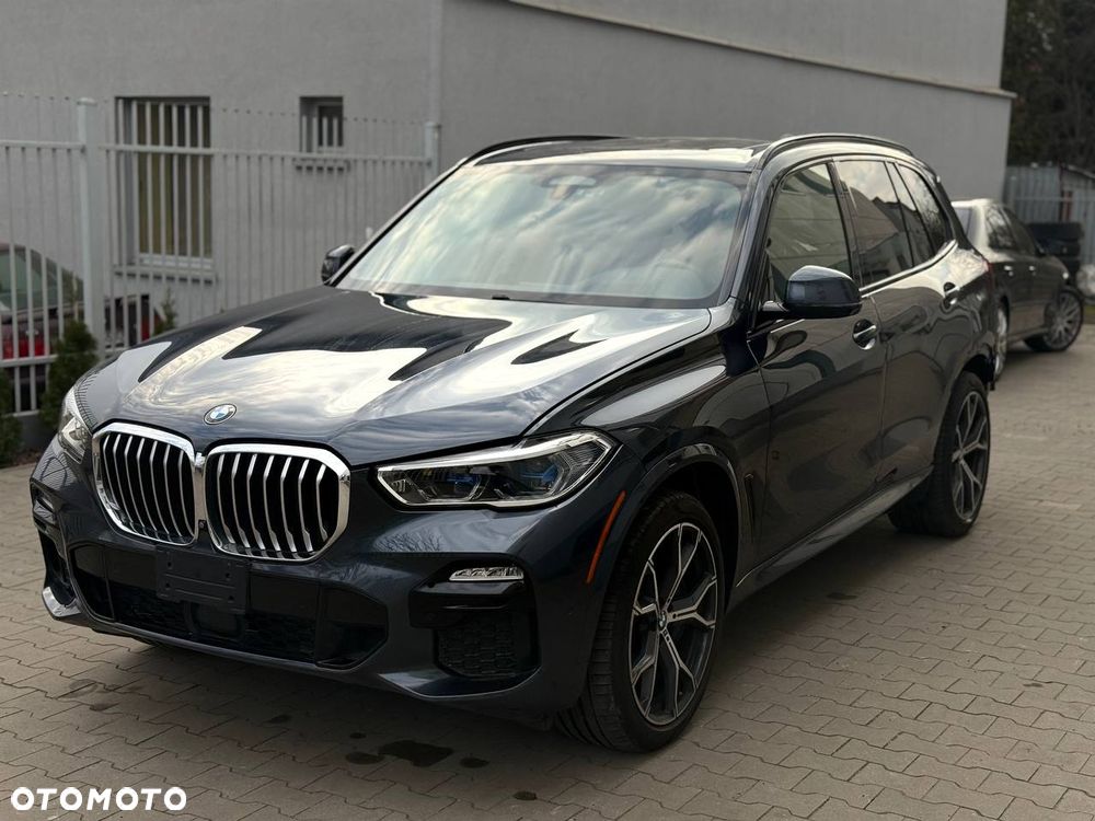 BMW X5 xDrive50i Sport-Aut - 2