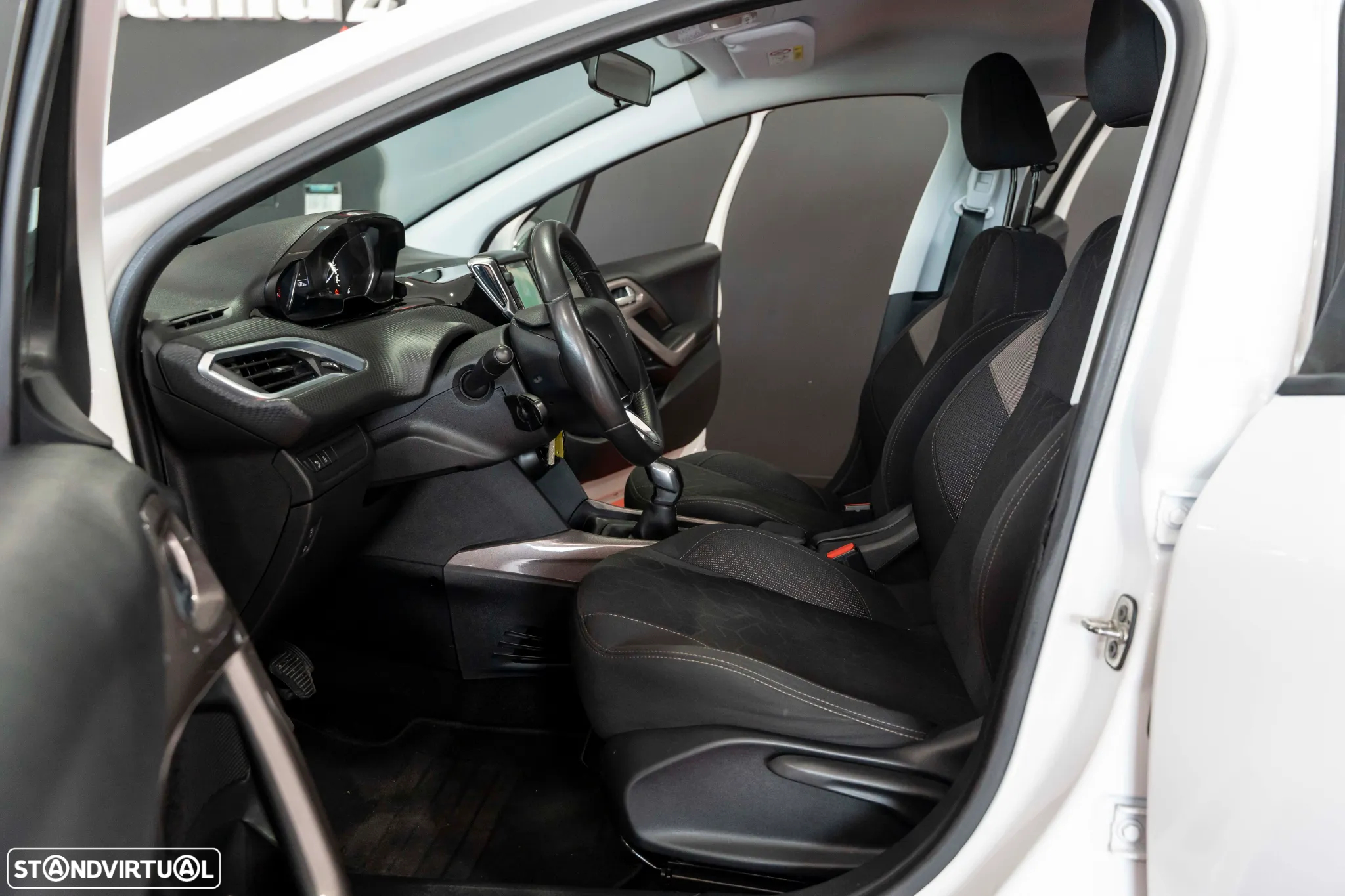 Peugeot 2008 1.6 BlueHDi Style - 21