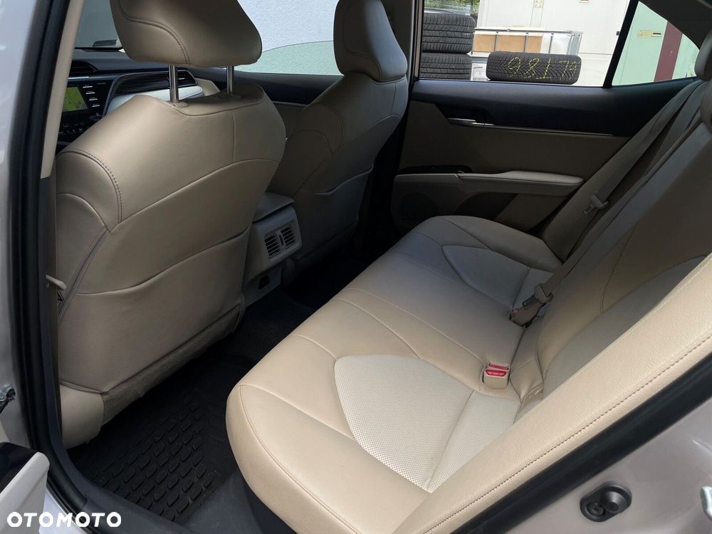 Toyota Camry - 23