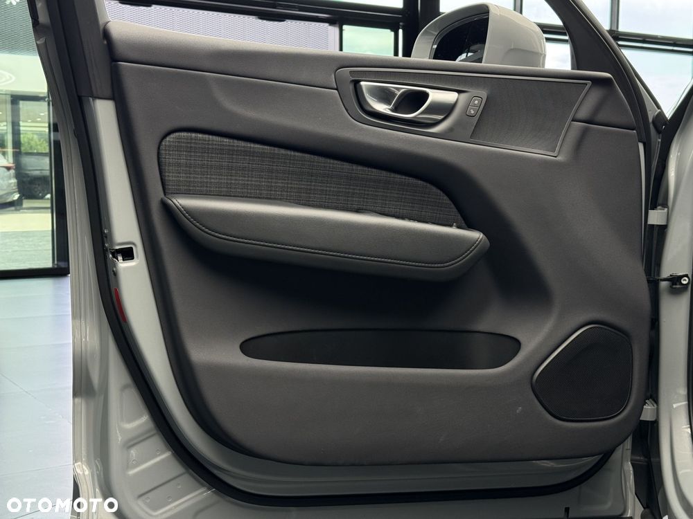 Volvo XC 60 B4 B Essential - 14