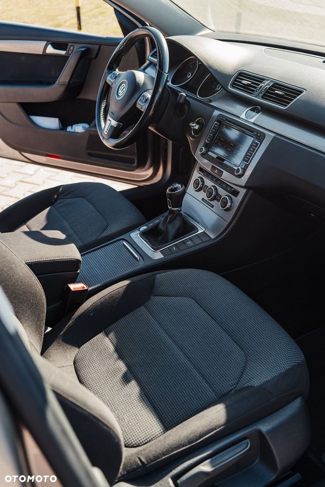 Volkswagen Passat 2.0 TDI Comfortline - 11