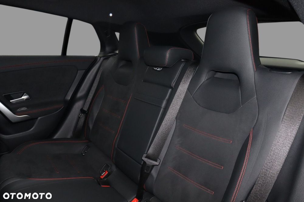 Mercedes-Benz CLA 180 AMG Line 7G-DCT - 16