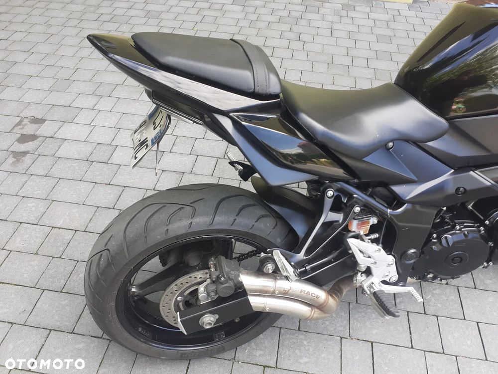Suzuki GSR - 16