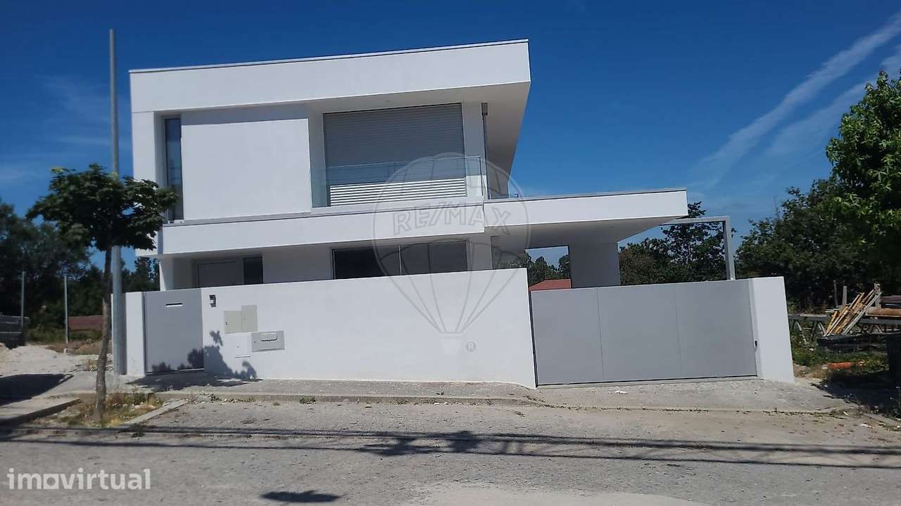 Moradia Individual T3 Nova com Piscina na zona da Várzea, Barcelos - Grande imagem: 2/14