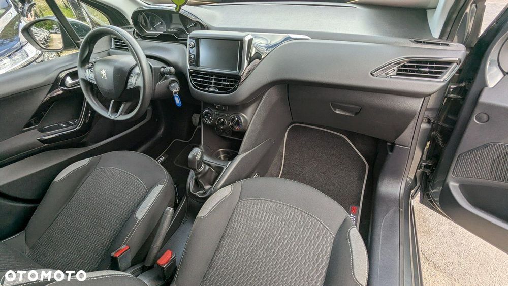 Peugeot 208 - 17