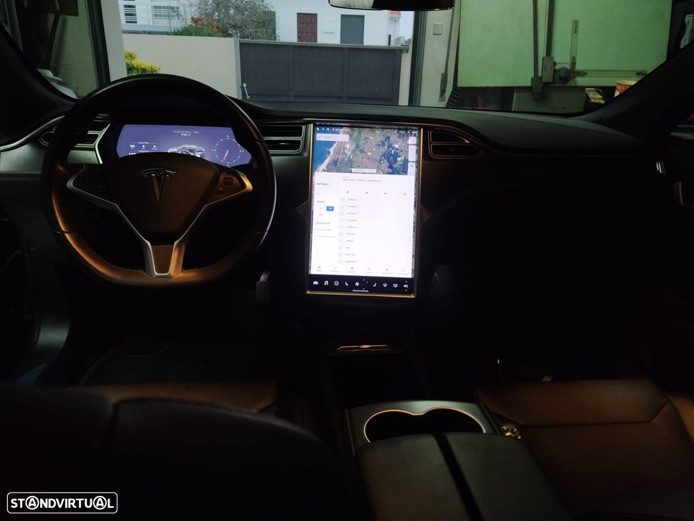 Tesla Model S - 11