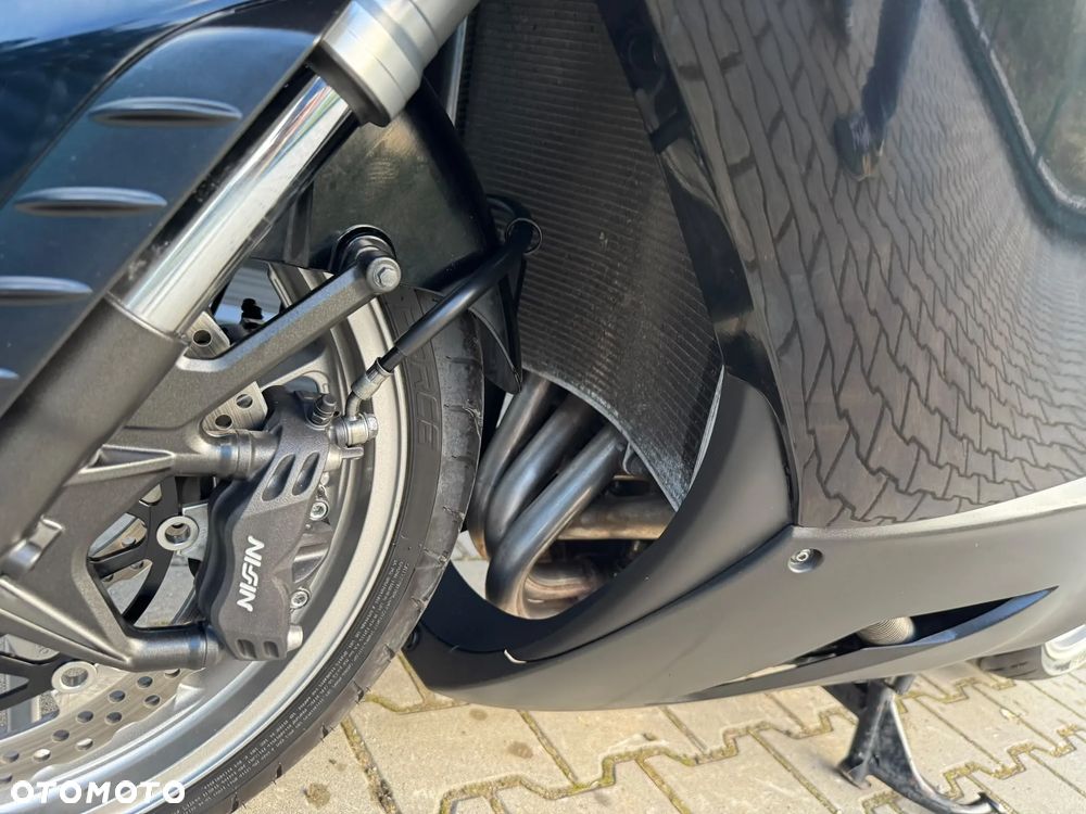 Kawasaki GTR - 16
